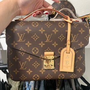 MINT Condition LOUIS VUITTON POCHETTE MÉTIS